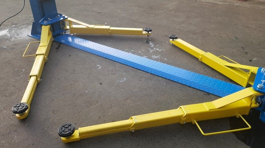 Two Stage Or Three Stage Arm Clear Floor Car Hoist 2 Post 380/400/415 Volts